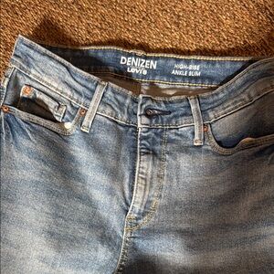 Levi’s Denizen High-Rise Ankle Slim Jeans